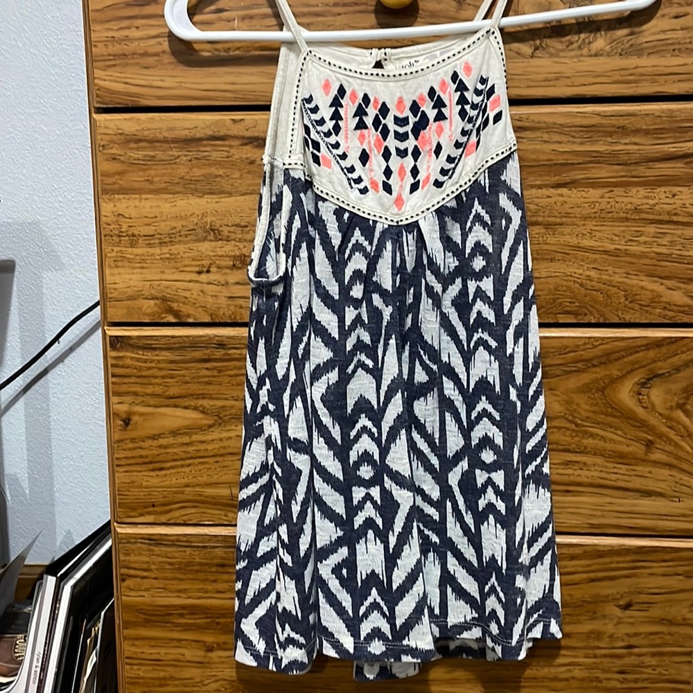 Flowing tank